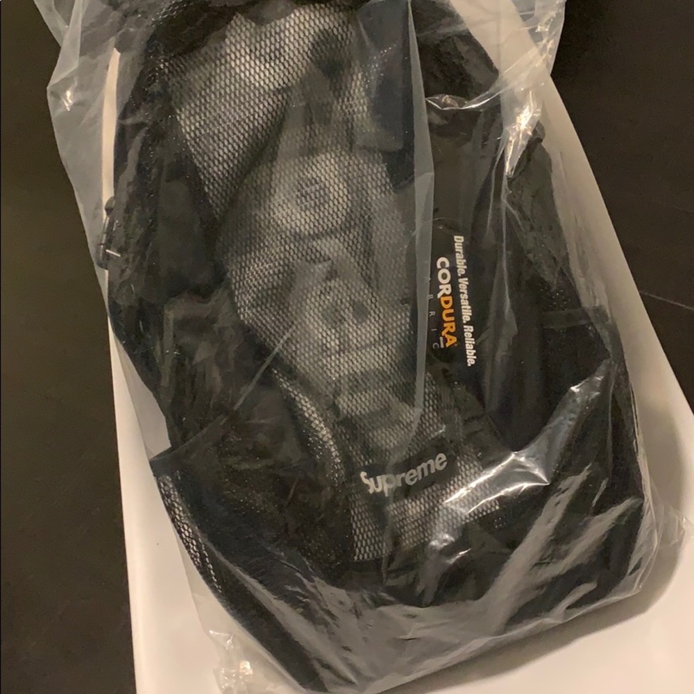 NWT Supreme backpack - Picture 2 of 4